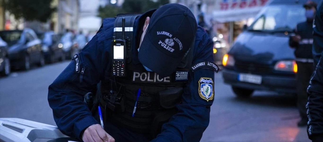Αστυνομικός κατηγορείται πως κρατούσε φυλακισμένη & εξέδιδε 18χρονη!